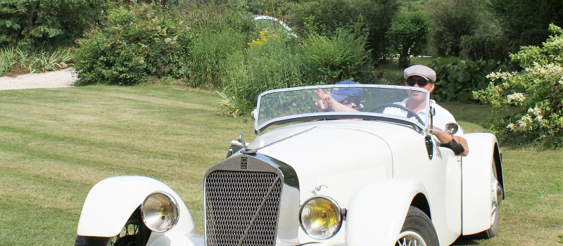 Belles carrosseries dans les prés....Fleurissent Fleurissent...