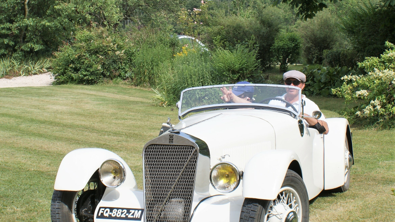 Belles carrosseries dans les prés....Fleurissent Fleurissent...