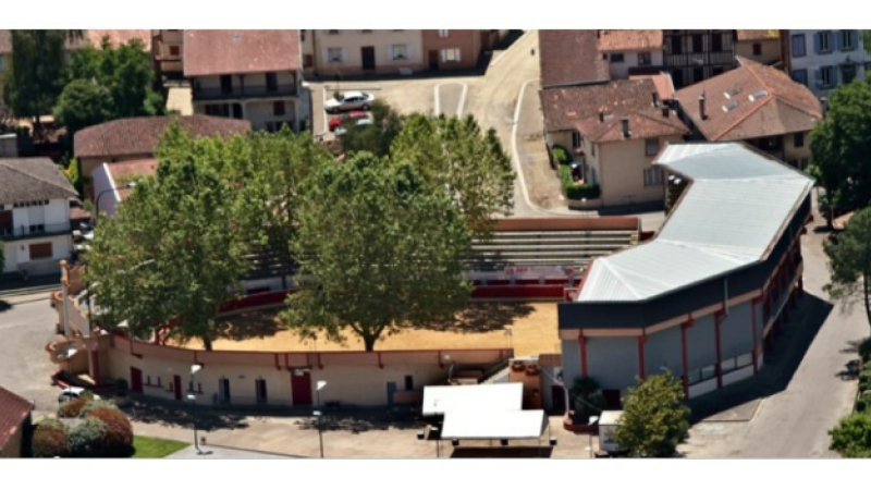 Boleros et pantalons blancs de retour dans les arènes de Nogaro!
