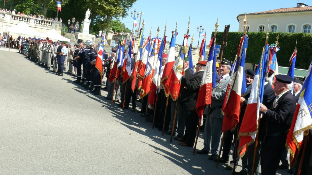 À Auch, en 2019, le 14 juillet, c'est cérémonie officielle et feu d'artifice à la tombée de la nuit - Photo JVW