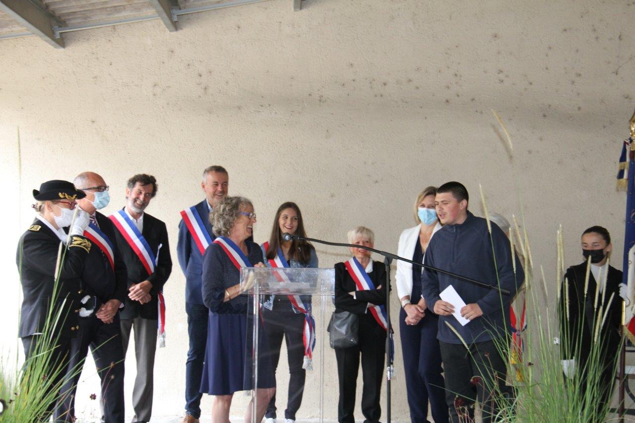 Débauche d'écharpes tricolores pour la cérémonie du 14 juillet 2021 - Photo Marc Le Saux
