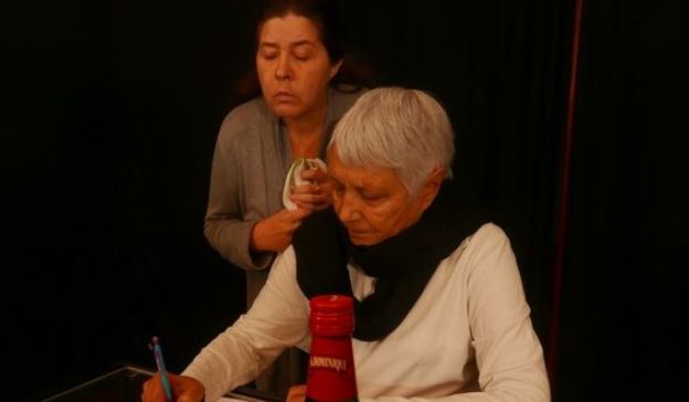 "Promiscuité entre deux femmes que tout oppose" dans "Pages blanches" par le Théâtre de l’Écluse