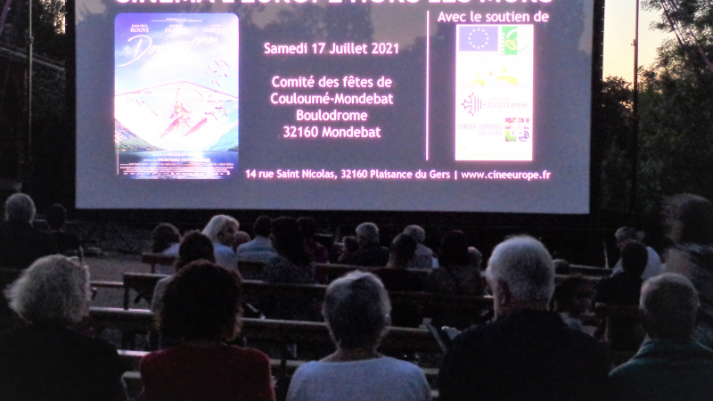 le ciné est dans le pré et le bonheur  aussi