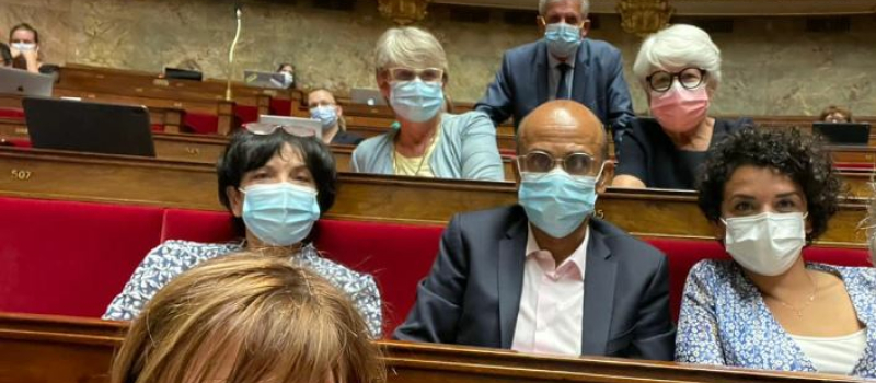 Pour les socialistes, une seule règle claire : la vaccination obligatoire