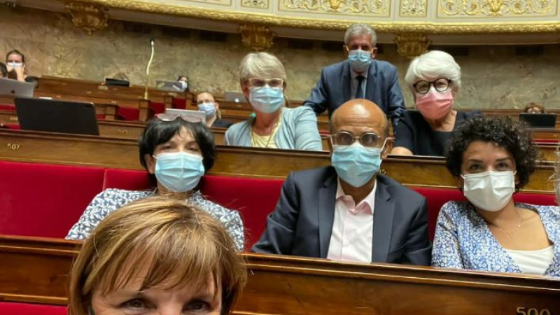 Pour les socialistes, une seule règle claire : la vaccination obligatoire