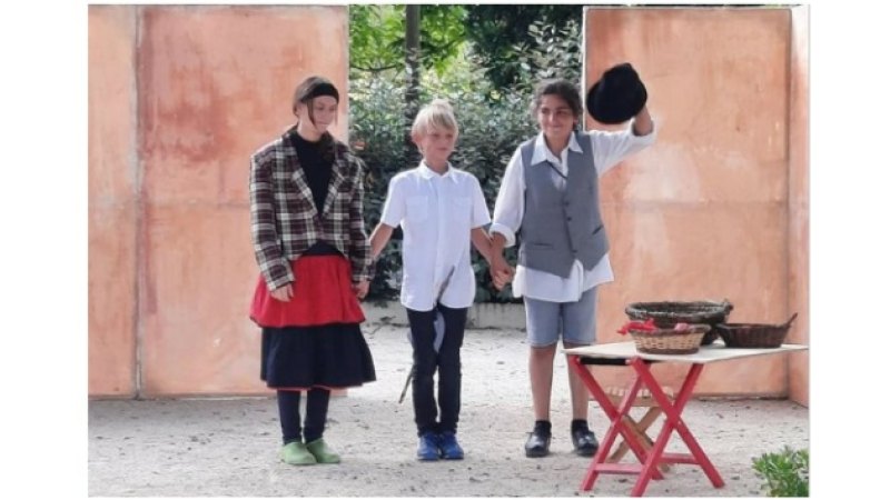 Les jeunes des Tréteaux vicois jouent au Château Fleuri