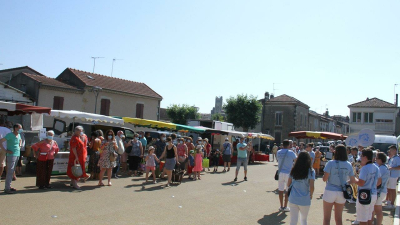 Marché de producteurs et Esplanade Jacques Chirac totalement réaménagée