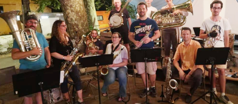 La musique résonne encore dans la ville