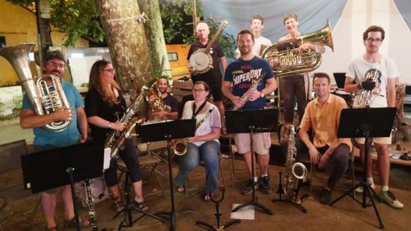 La musique résonne encore dans la ville
