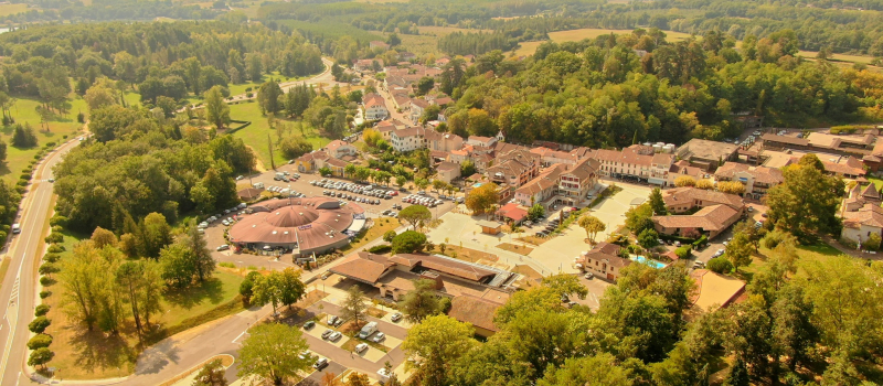 Passo Cansoun est remplacé par le groupe Divines