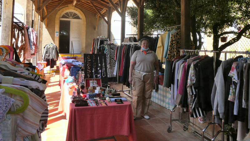 Braderie réussie avec la Croix Rouge locale