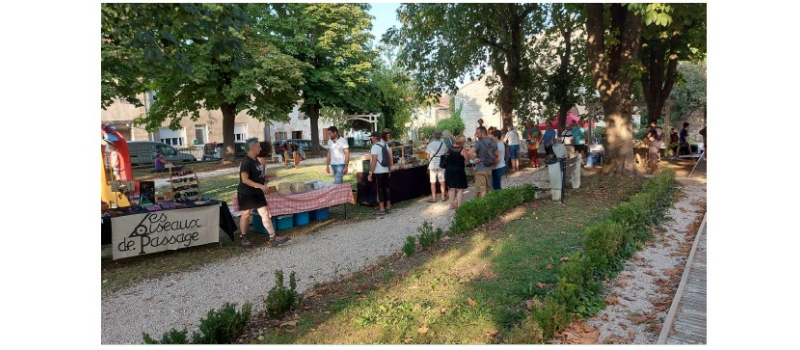 Une belle ambiance pour le dernier Petit Marché des Soirs d'Eté