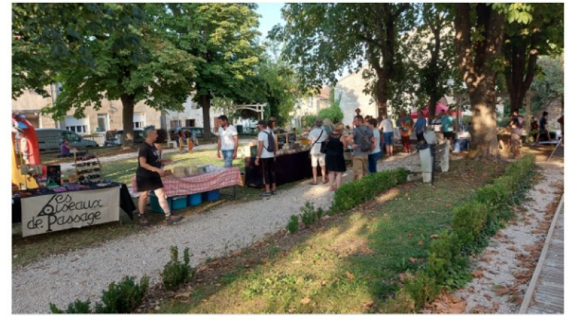 Une belle ambiance pour le dernier Petit Marché des Soirs d'Eté