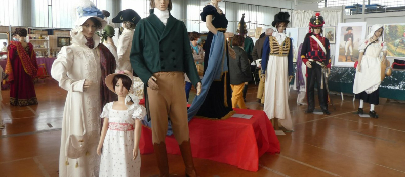 Neuvième Salon des Antiquaires avec une expo de costumes anciens