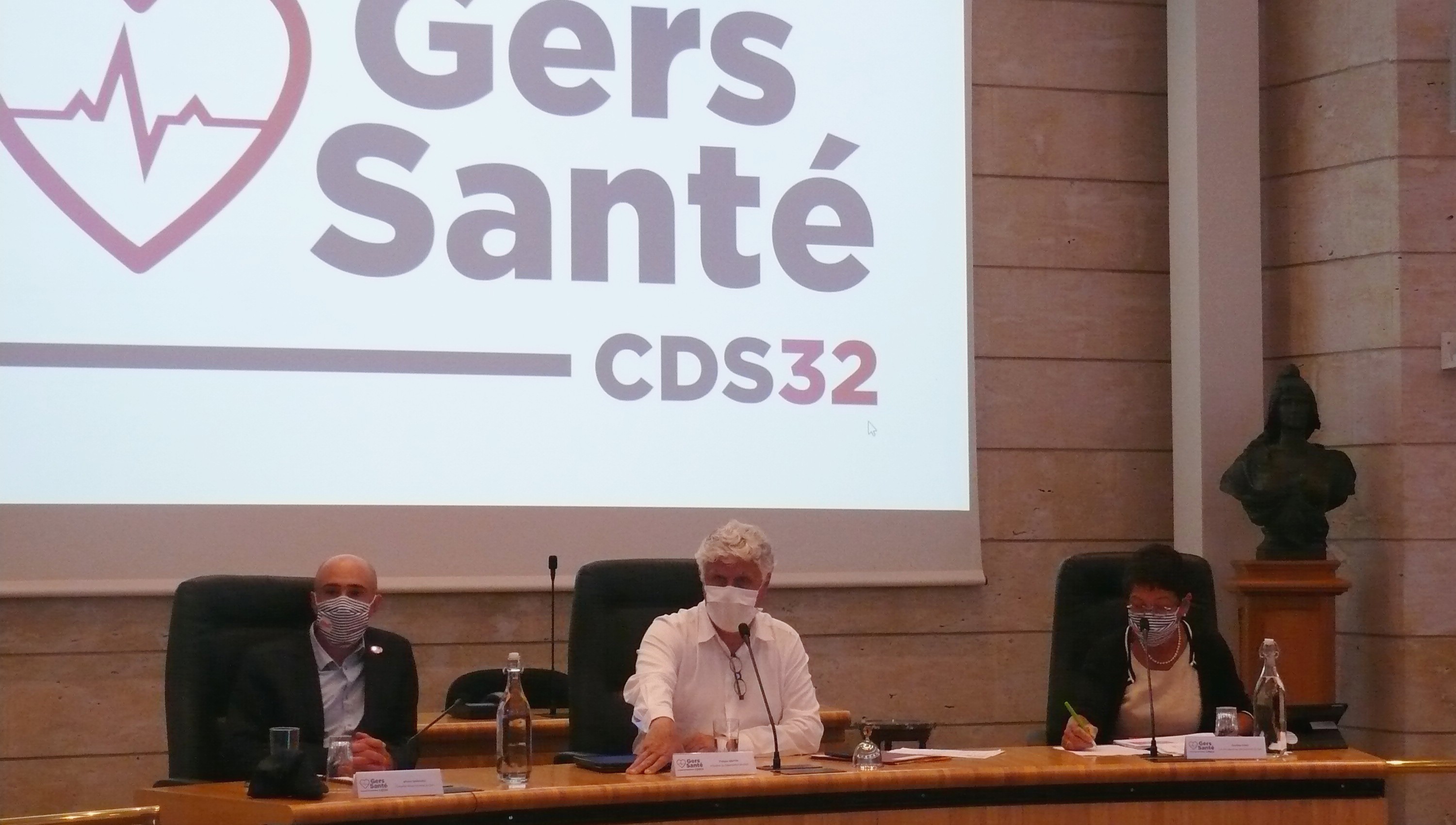 Philippe Martin entouré de Jérôme Samalens et Charlette Boué.