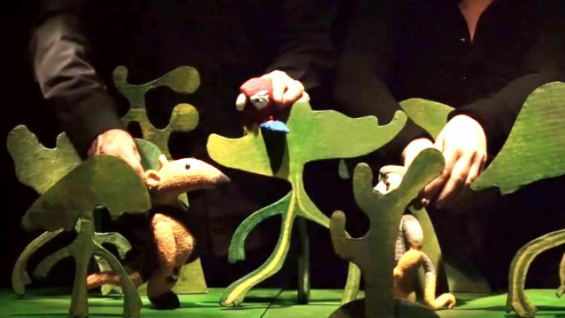 Spectacle de marionnettes dans la nouvelle salle de spectacle
