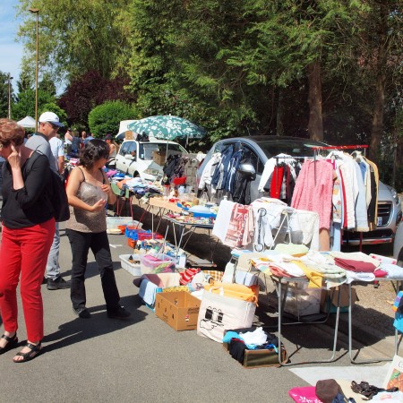 vide grenier.jpg