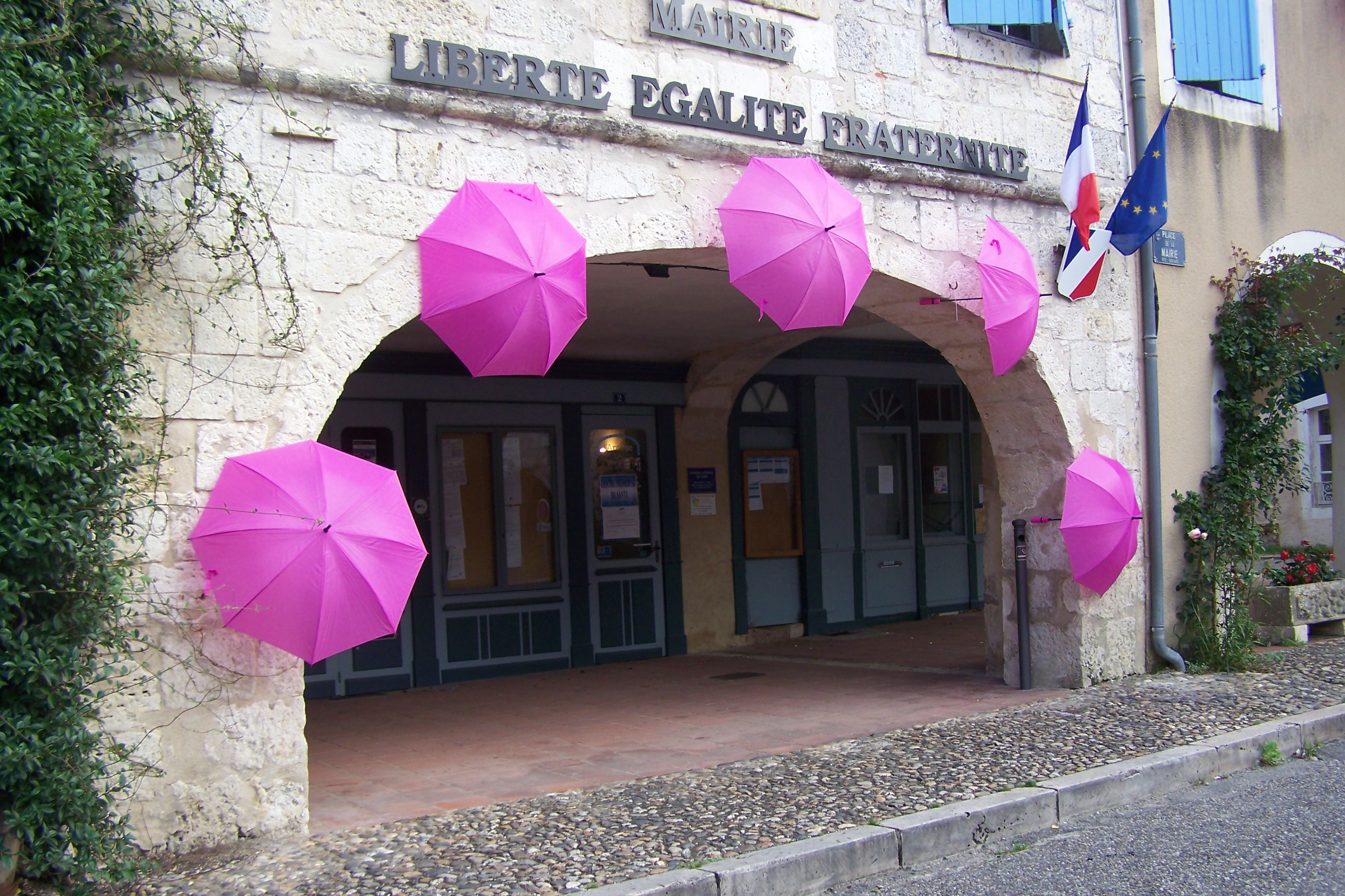 Devant la mairie