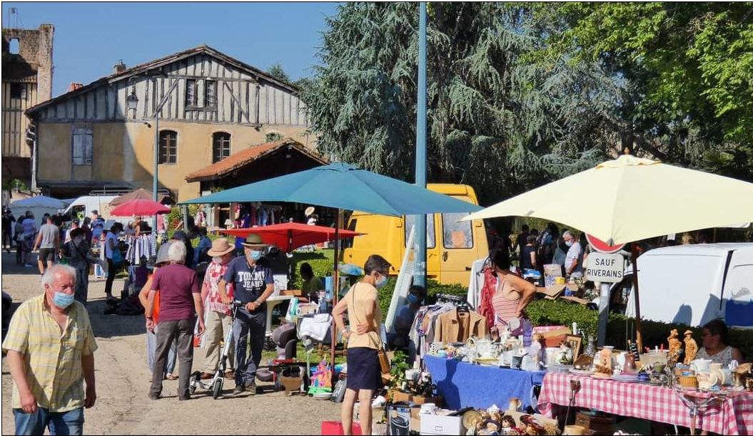 tillac vide grenier.JPG