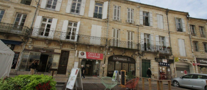 Alors au 10 ou au 4 de la place Saint-Pierre ?
