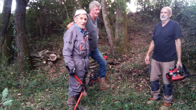 "Journée des chemins" : opération débroussaillage du chemin rural de la Carrère-Biguèse