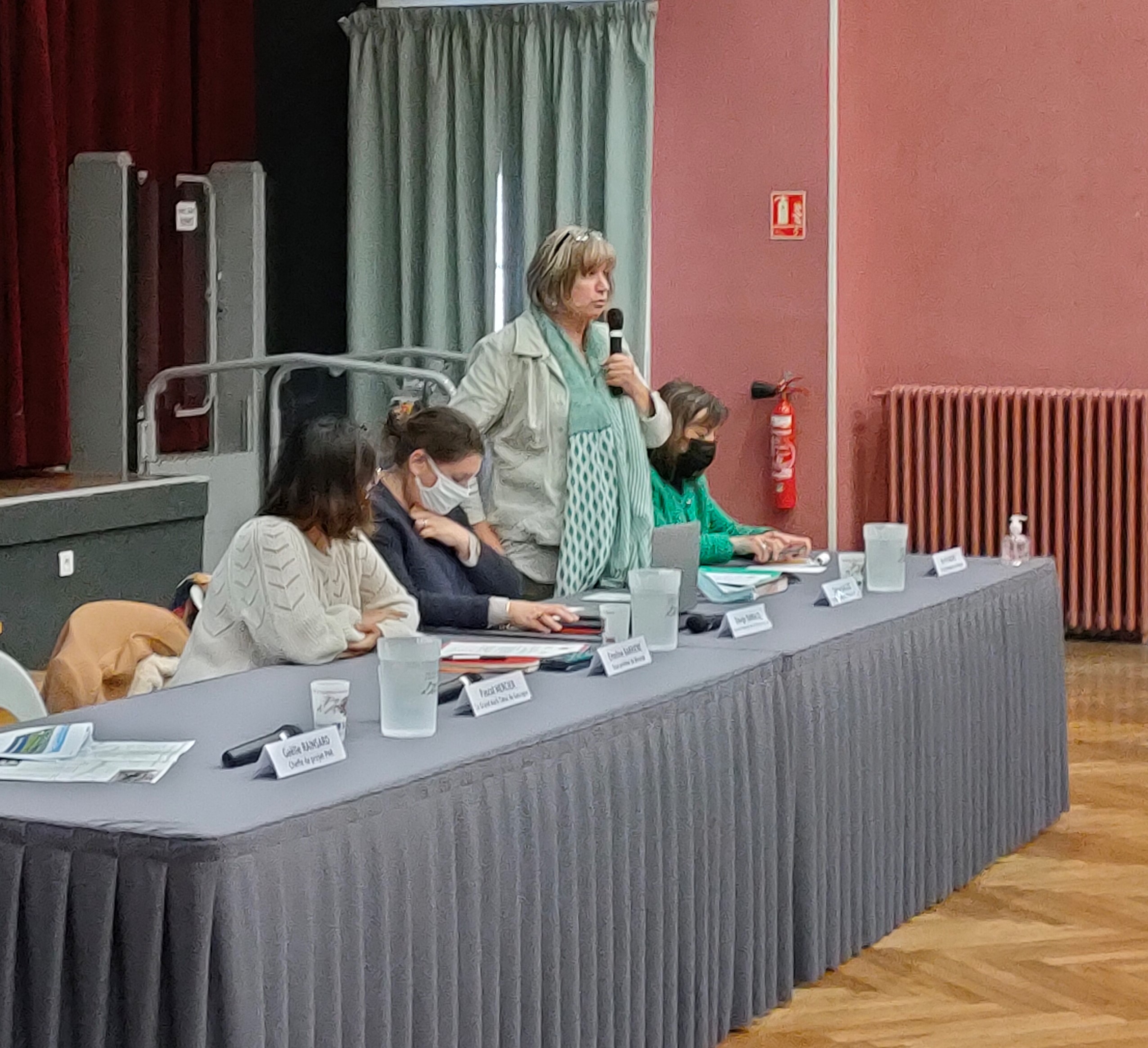 Céline Salles entourée d'Edwige Darracq, , Emeline Barrière, sous-préfète de Mirande, et Muriel Abadie, vice-présidente de la Région Occitanie.