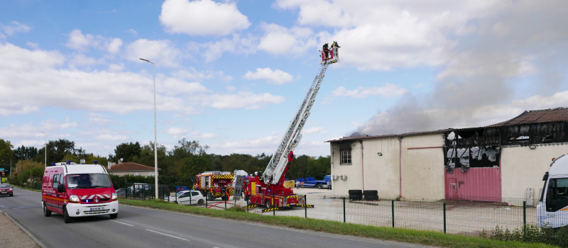 Un violent incendie détruit les locaux de l'entreprise Barrère