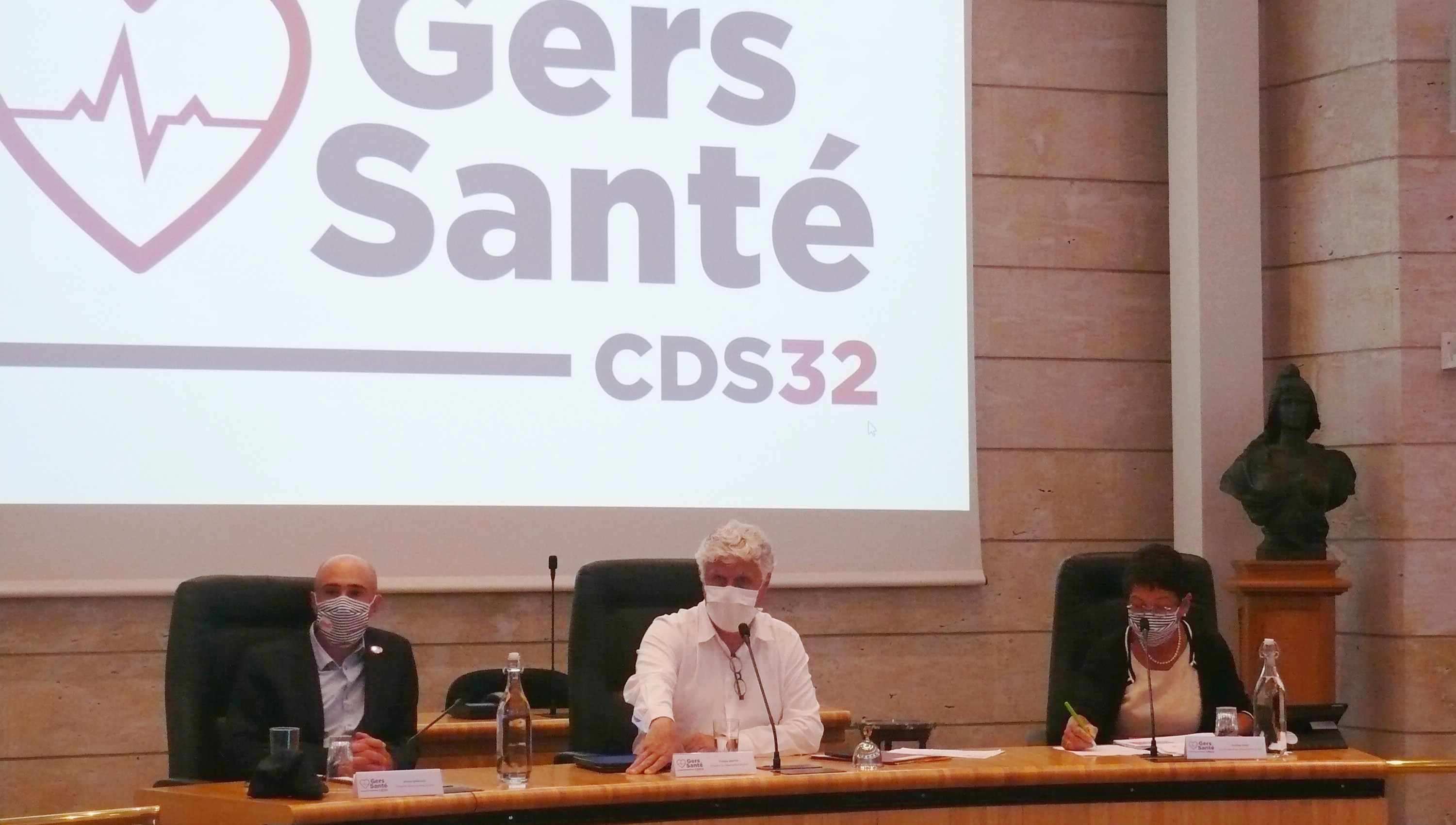 Philippe Martin entouré de Jérôme Samalens et Charlette Boué.