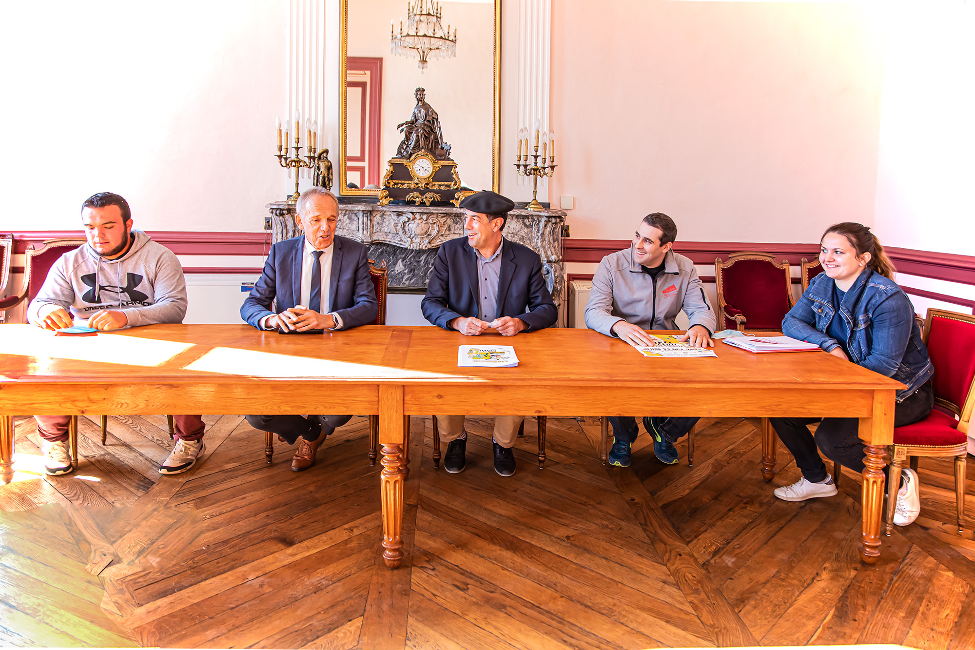 0 Christian Laprébende Joël Boueilh avec jeunes agriculteurs 1bis 141021.jpg
