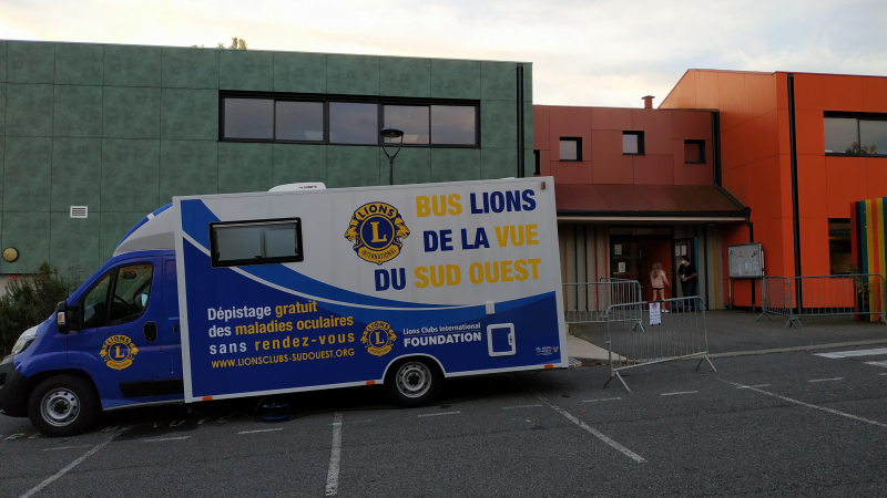 Le bus de la vue du Lions Club fait étape à Marciac