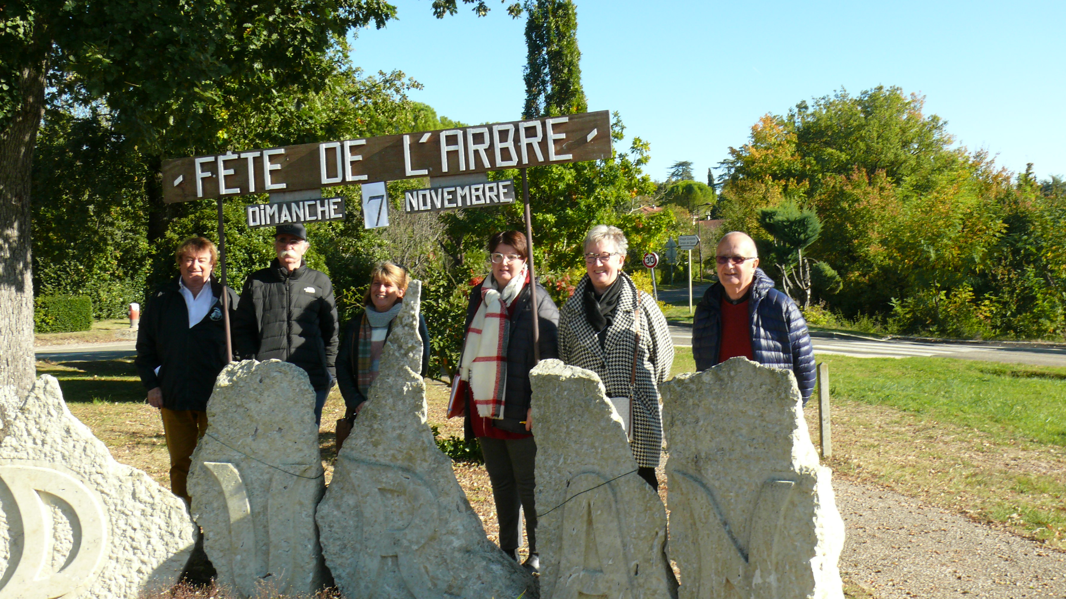 Ils ont présenté la fête de l'arbre : Jean-Claude Perozzo, Alain Cazalieu, Sandra Bergeron, Nathalie Dousset, Chantal Veillard, Gilbert Ulian.