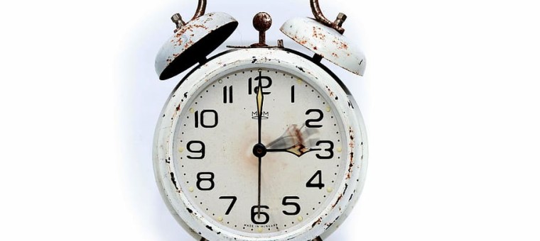 alarm-clock-the-summer-time-changeover-time-conversion-winter-time.jpg