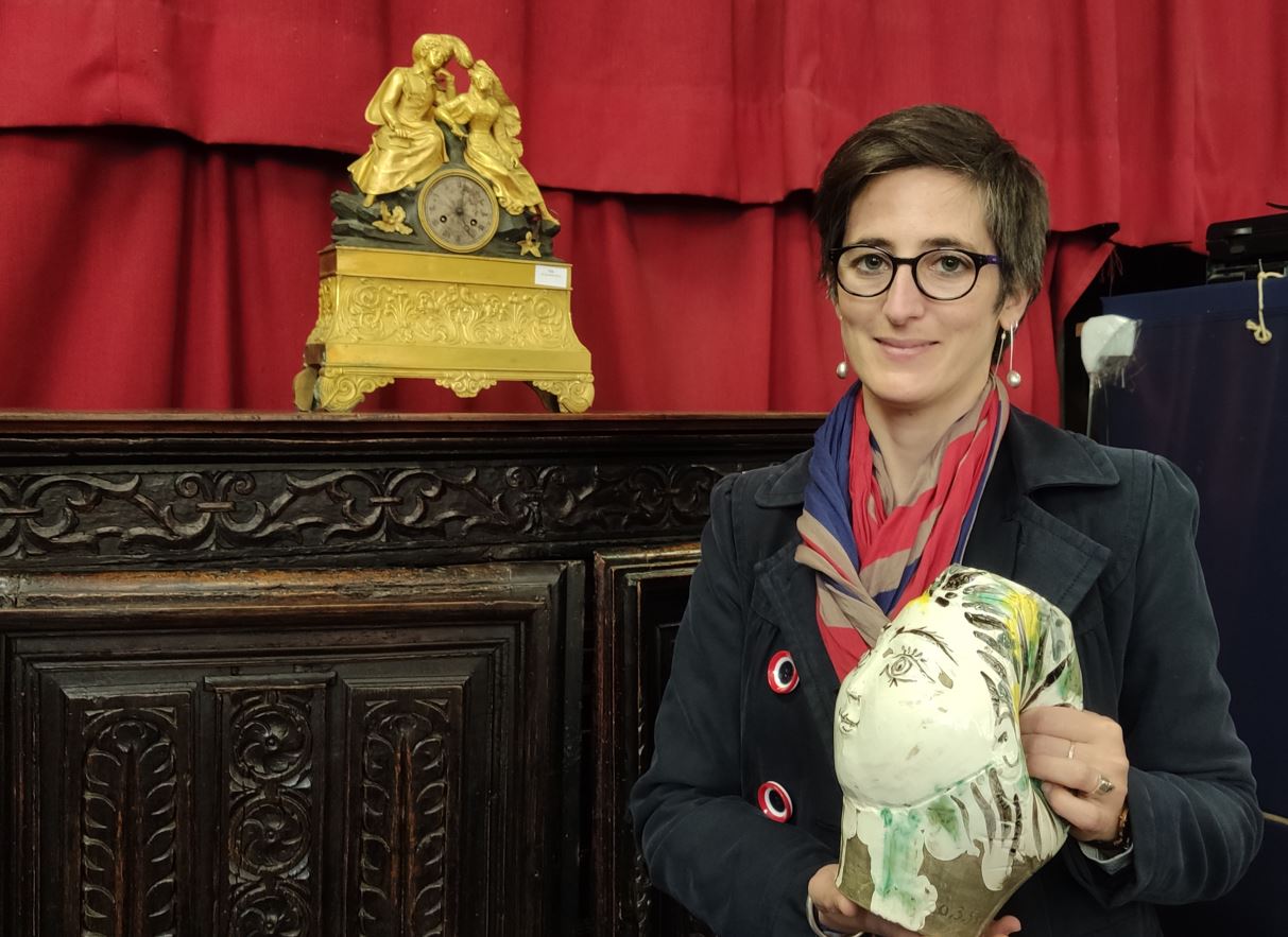 Anne-Laure Anglézio présente le vase-pichet Picasso