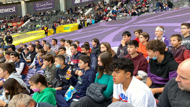 Les jeunes U15 en soutien du TFC au Stadium !
