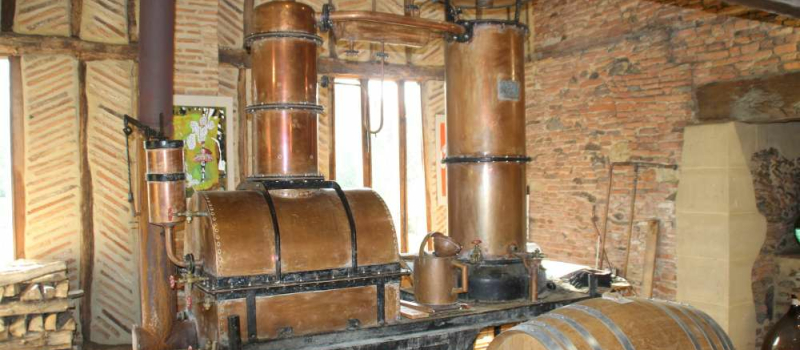 Distillation au Domaine de la Tuilerie