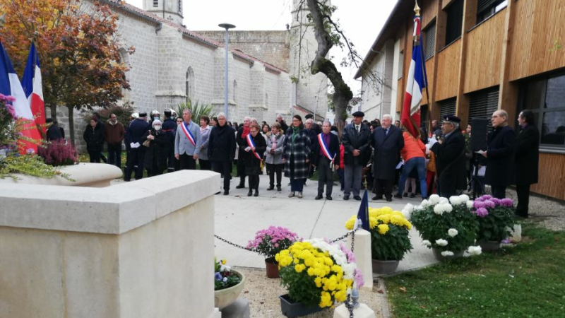Émotion lors de cette cérémonie à laquelle tous les citoyens participent à nouveau