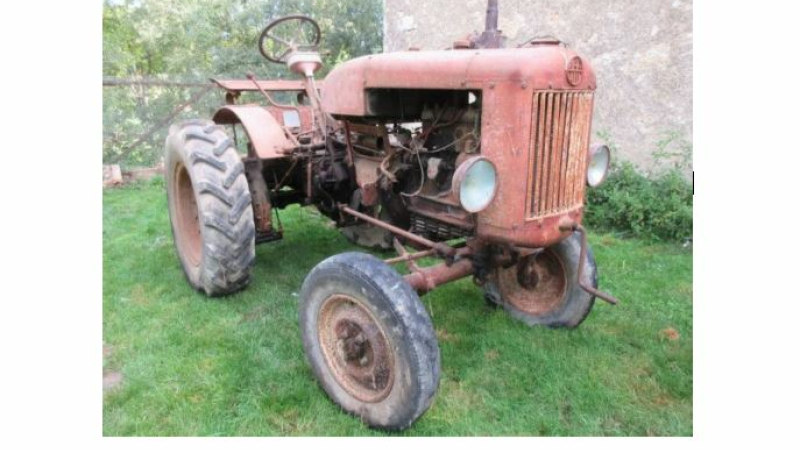 Du matériel agricole, des véhicules et de l'outillage professionnel