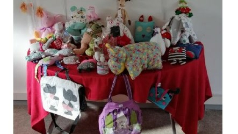 Lors d'un week-end 100 %Noël, Vic Accueil organise son expo-vente et son vide-grenier...