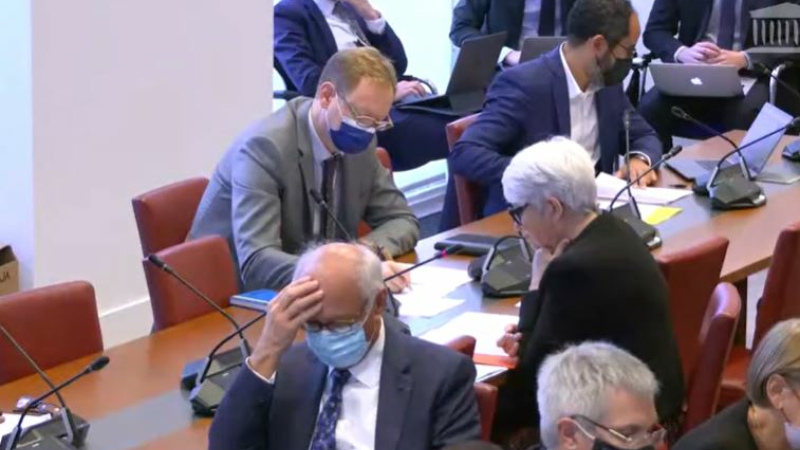Gisèe Biémouret explique la position de son groupe à l'Assemblée Nationale