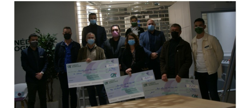 Remise de chèques aux associations par PREDICA filière du Crédit Agricole assurances