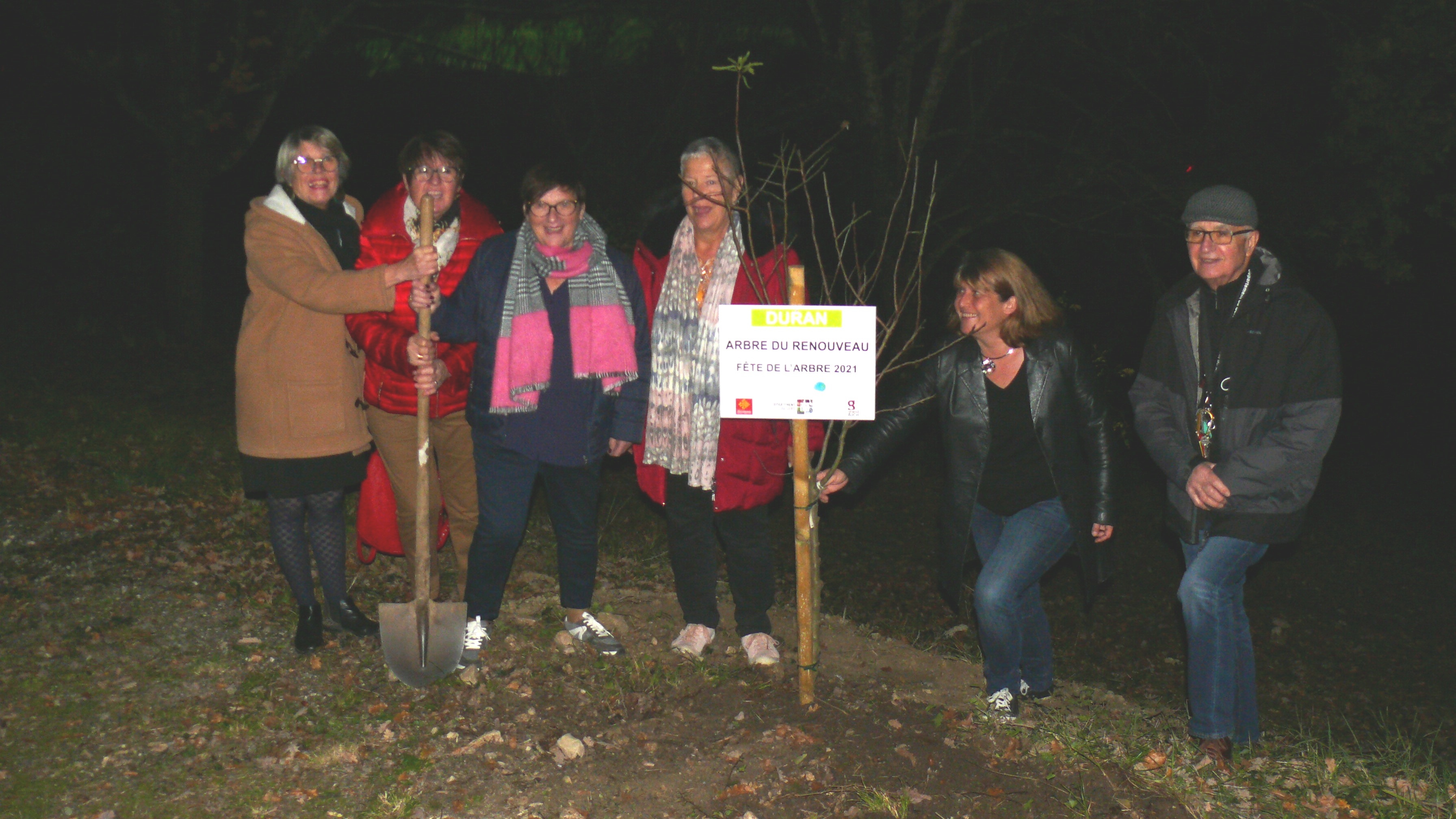 Un amandier a été planté au parc Boutan