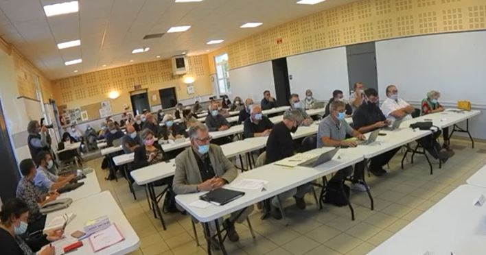 Les conseillers communautaires lors de la réunion du jeudi 7 octobre, à Lauraët - Extrait YouTube