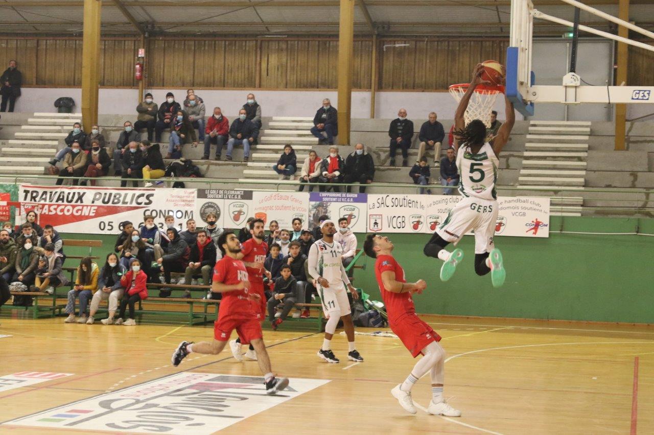 Dunk de Cyril Popotte. Photo : Marc Le Saux.
