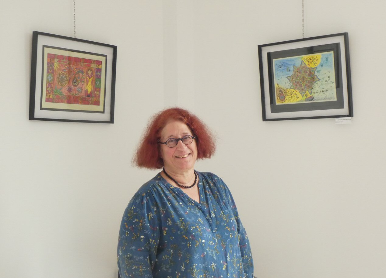 Chanteuse, musicienne, peintre, conteuse , Philomène est sur plusieurs fronts