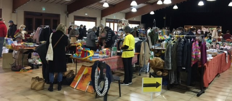 Beau succès pour l'expo-vente et le vide-grenier de Vic Accueil