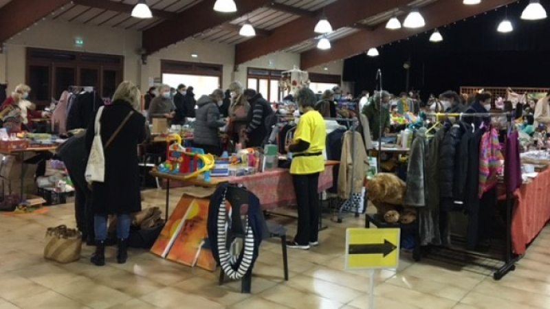 Beau succès pour l'expo-vente et le vide-grenier de Vic Accueil