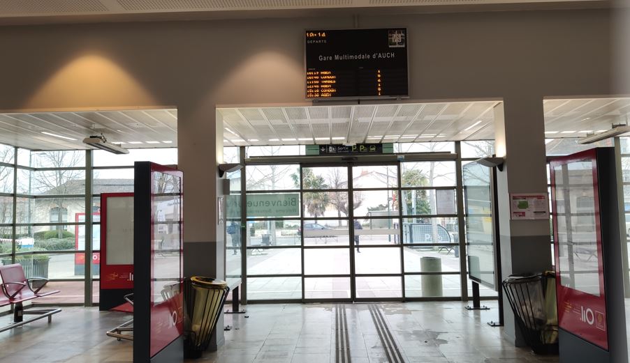 Dans le hall d'accueil de la gare d'Auch - Photo ED