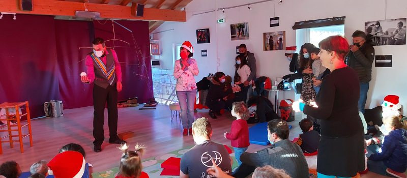 Le joli Noël du Relais Enfants Parents à La Varangue !