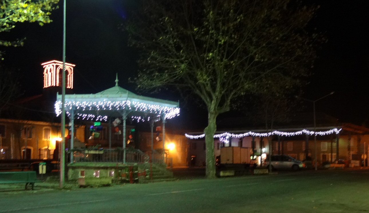 Les illuminations sont arrivée récemment dans la tradition de Noël