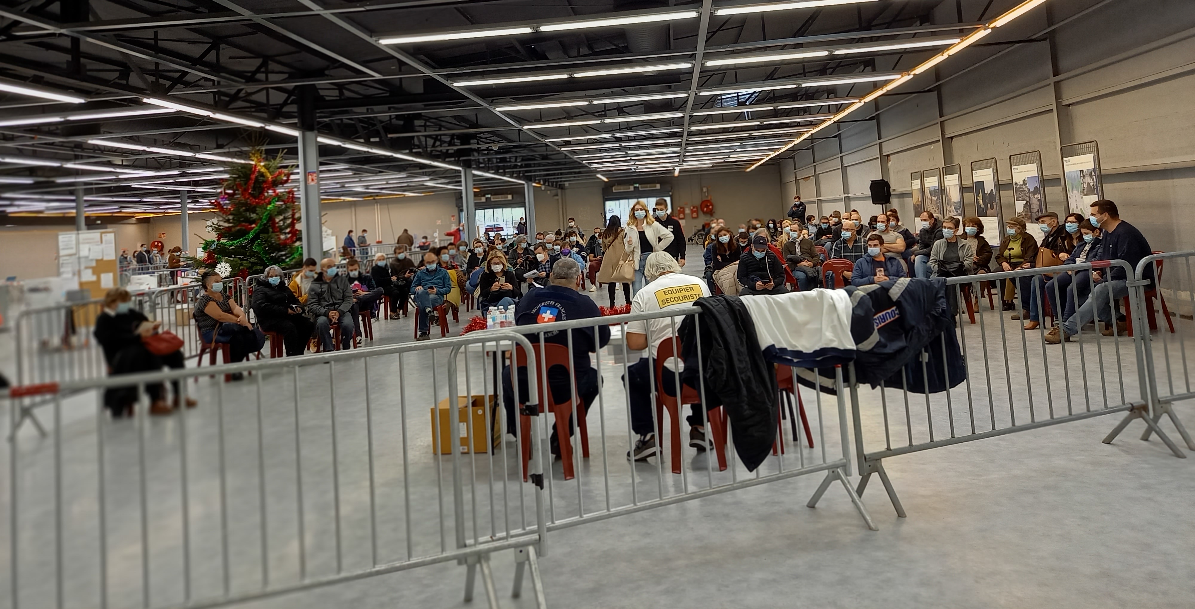 Salle d'attente du centre de vaccination d'Auch